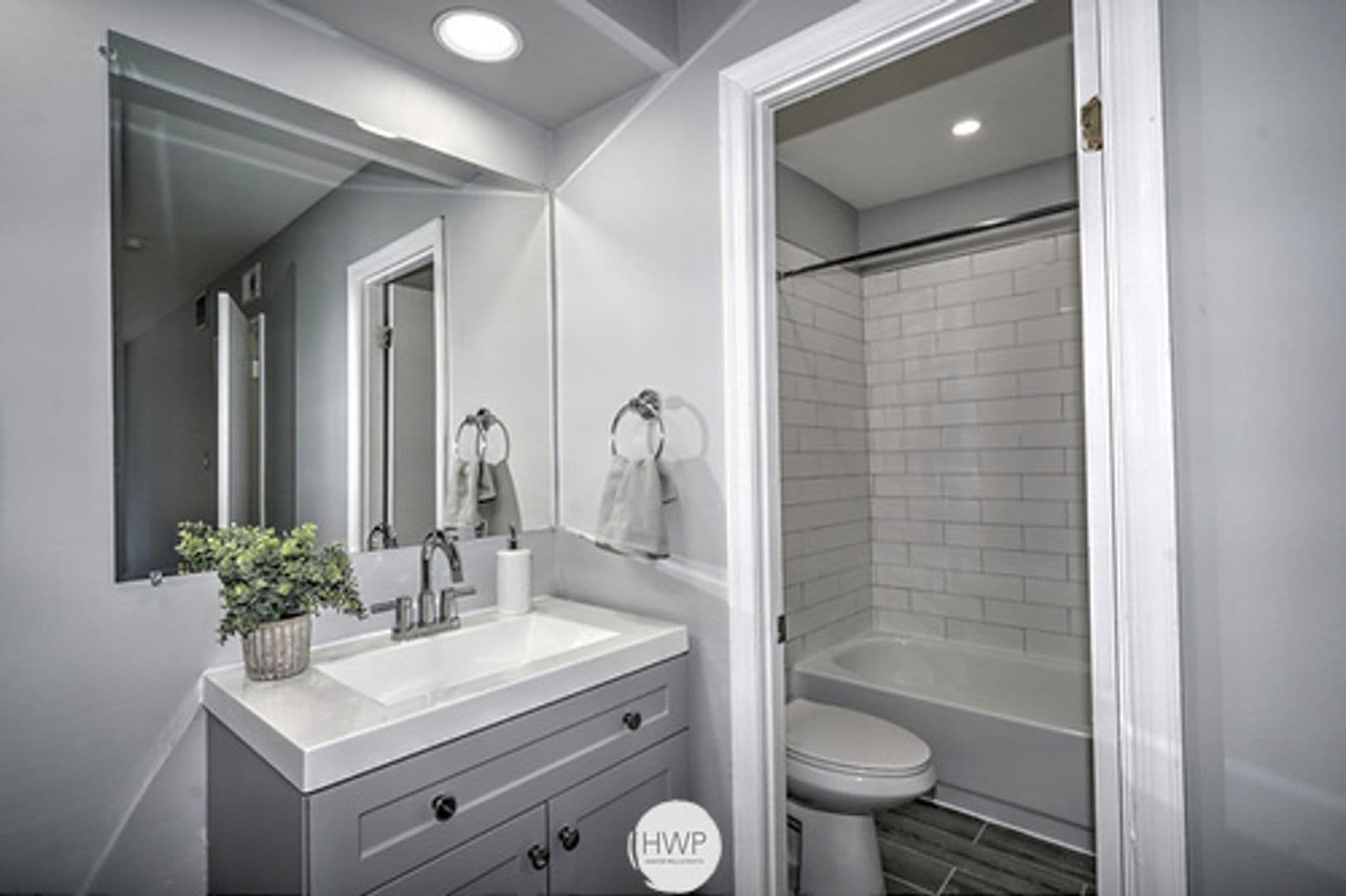Claymont Apartment: 1000 Cedartree Ln