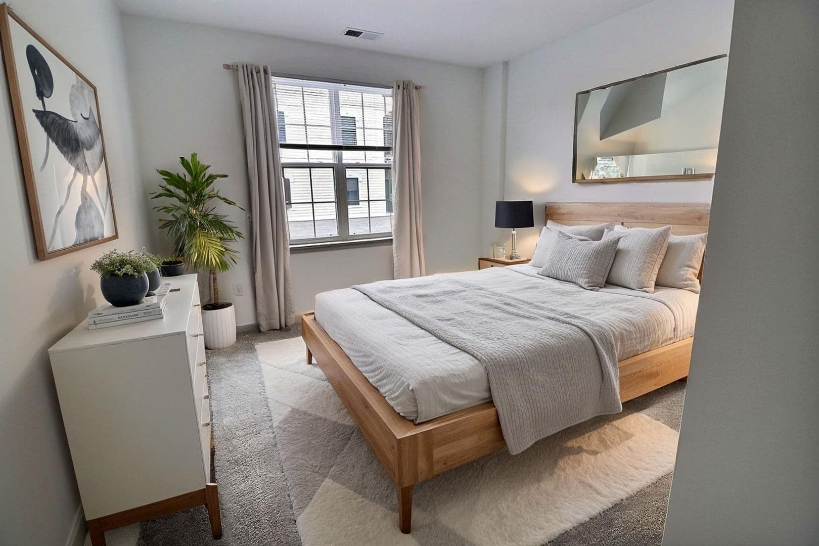 Lafayette Apartment: 475 South Street