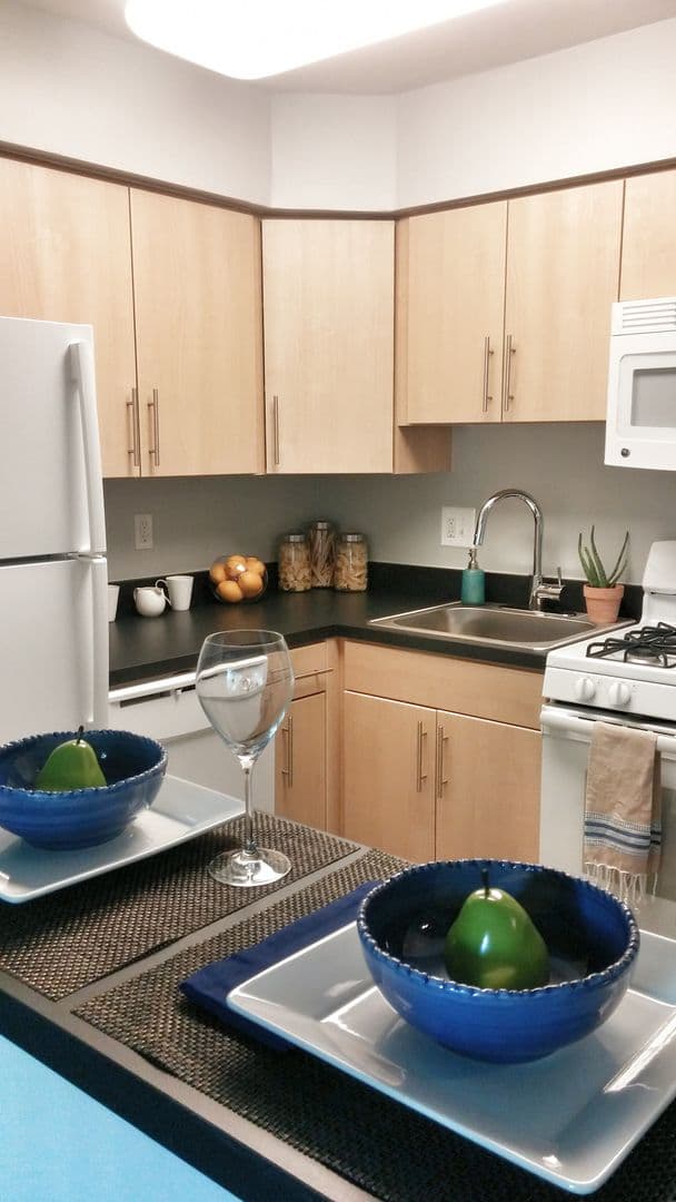 Claymont Apartment: 1000 Cedartree Ln