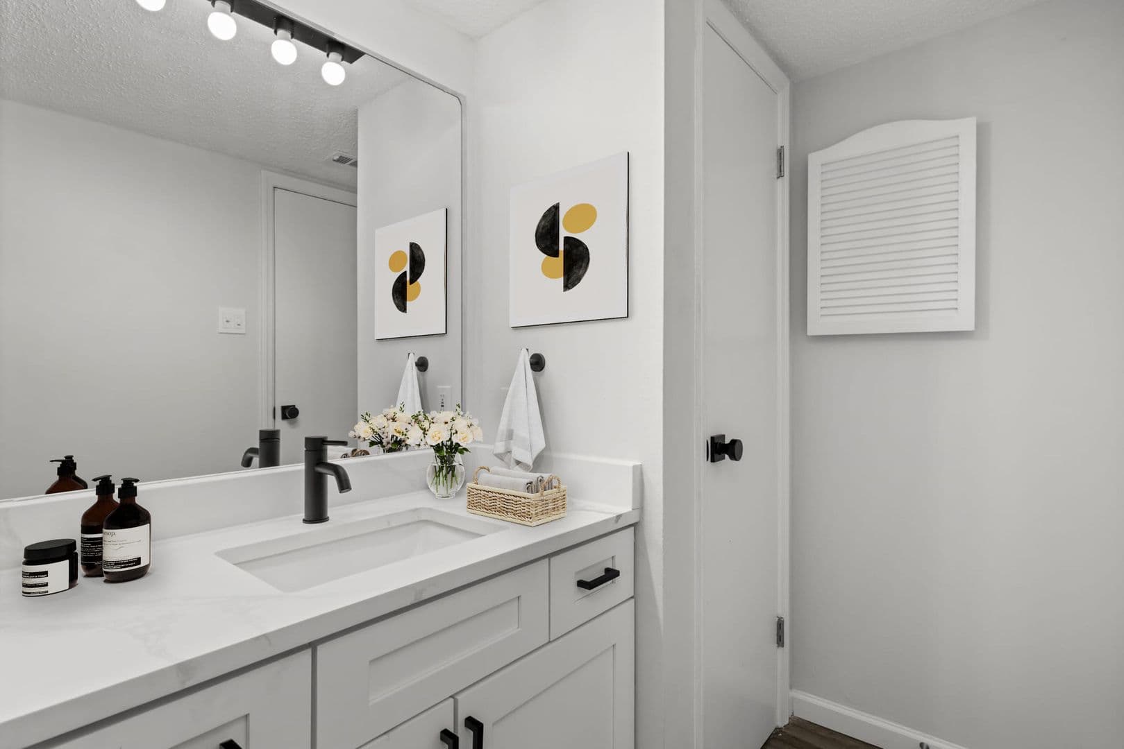 Hazelwood Apartment: 240 Chapel Ridge Dr.