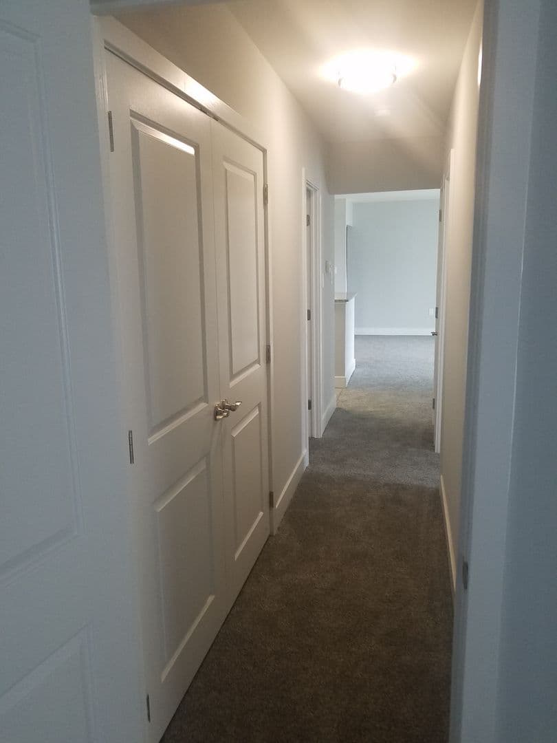 Claymont Apartment: 1000 Cedartree Ln