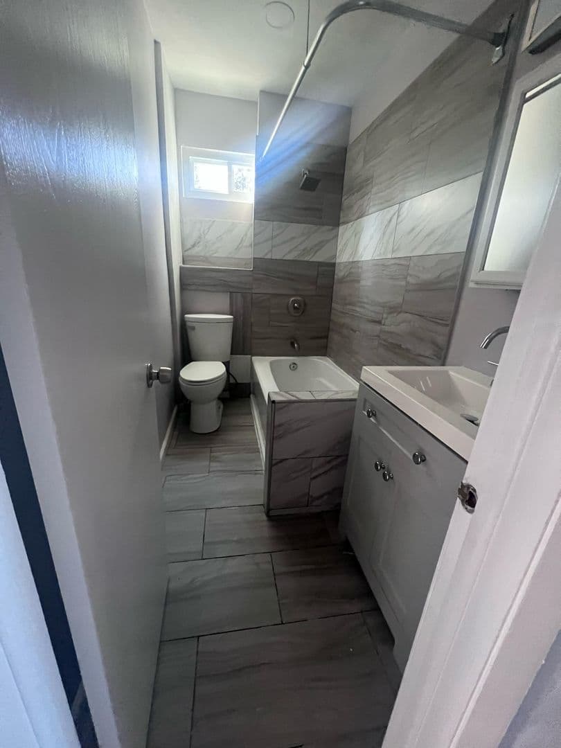 Wallingford Apartment: 219 South Orchard Street