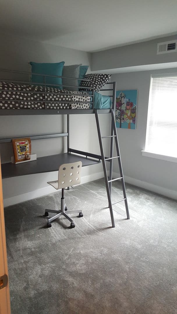 Claymont Apartment: 1000 Cedartree Ln