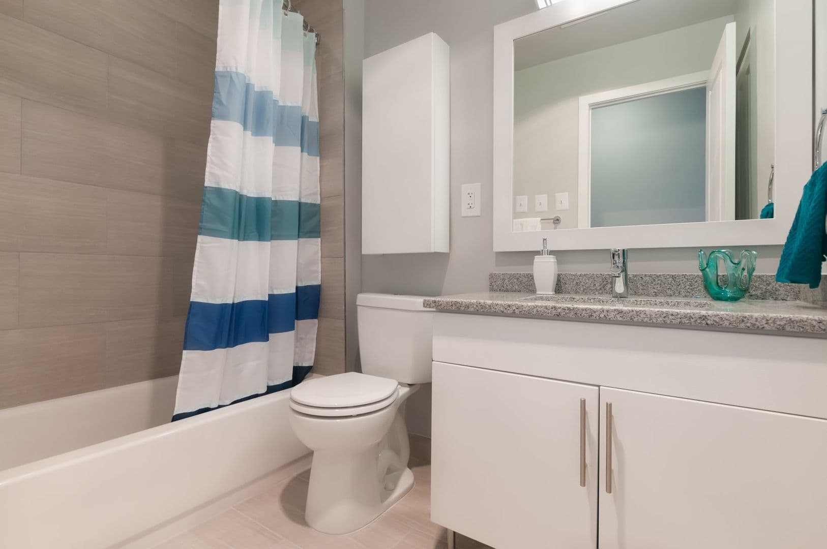 Claymont Apartment: 1000 Cedartree Ln
