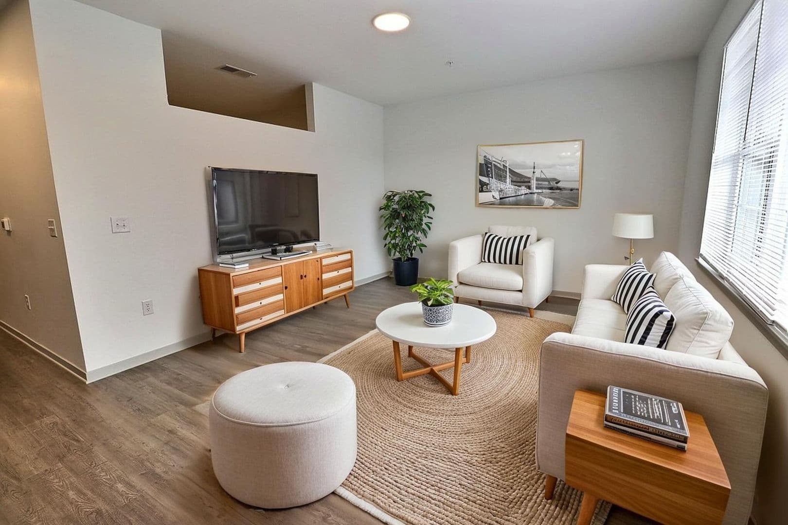 Lafayette Apartment: 475 South Street