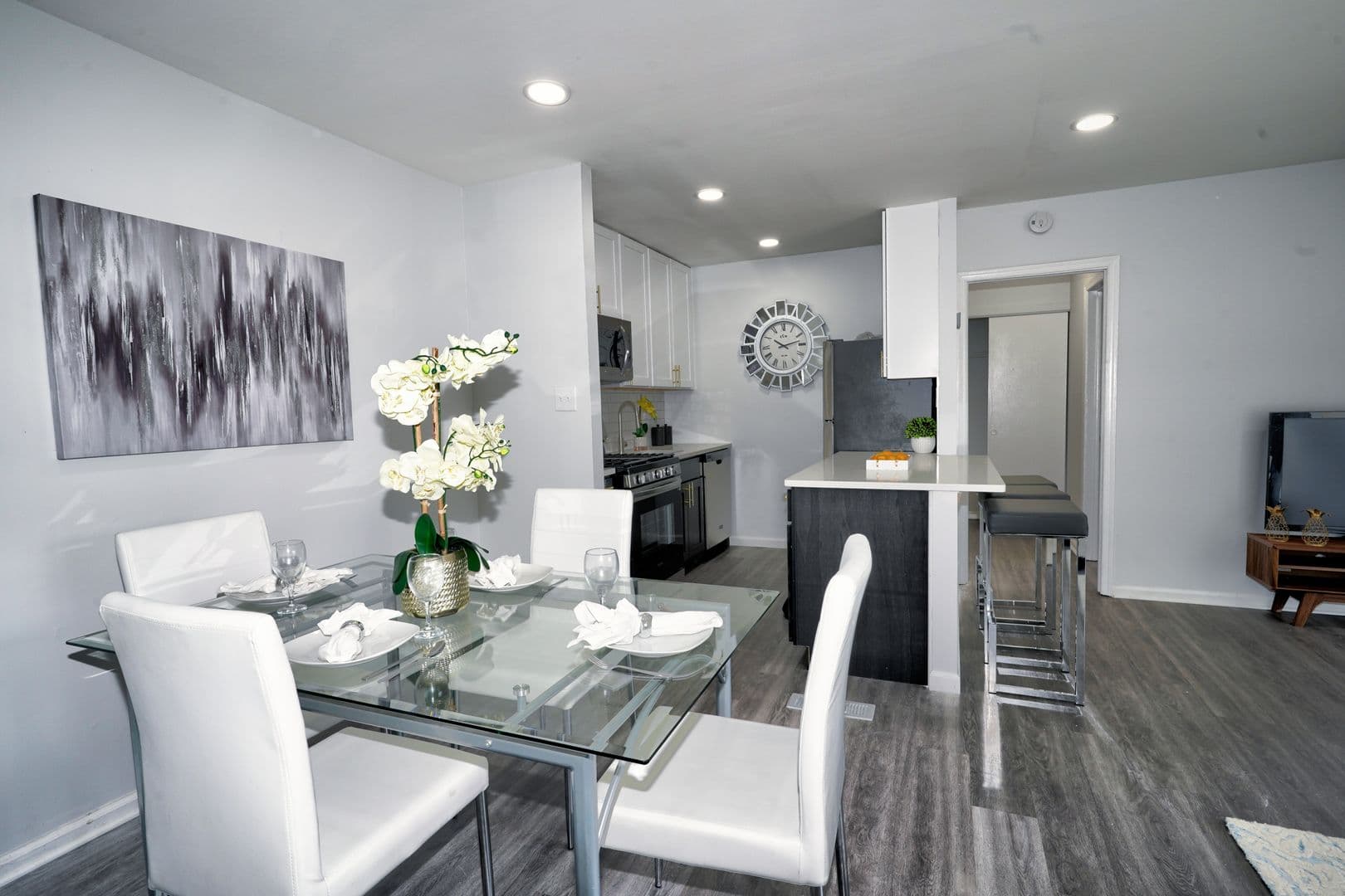 Claymont Apartment: 1000 Cedartree Ln