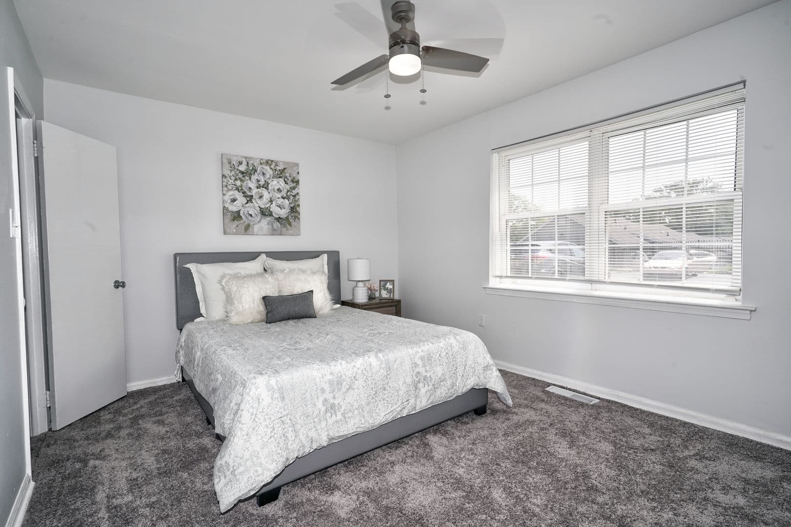 Claymont Apartment: 1000 Cedartree Ln