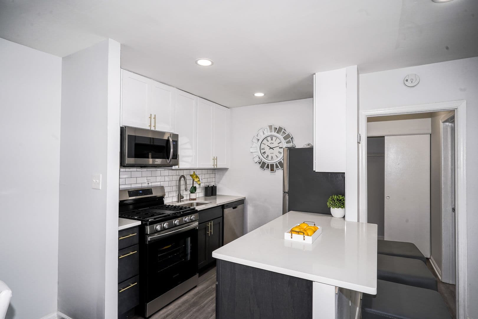 Claymont Apartment: 1000 Cedartree Ln