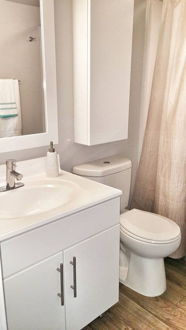 Claymont Apartment: 1000 Cedartree Ln