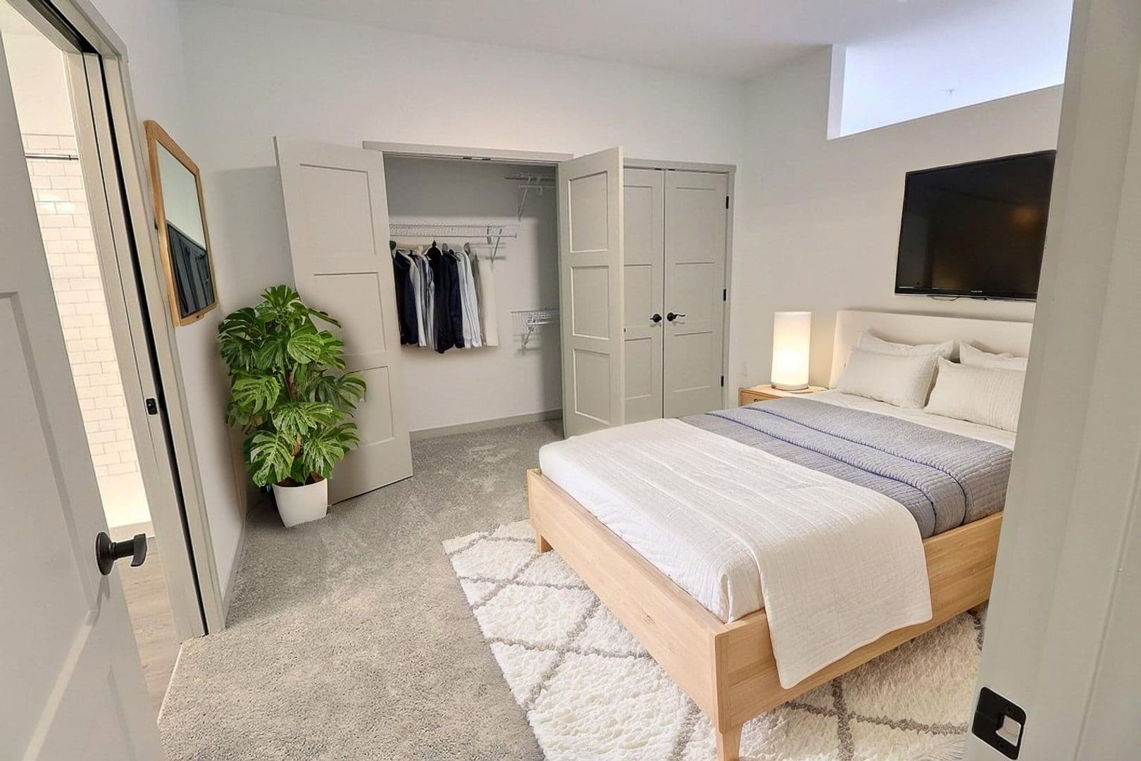 Lafayette Apartment: 475 South Street