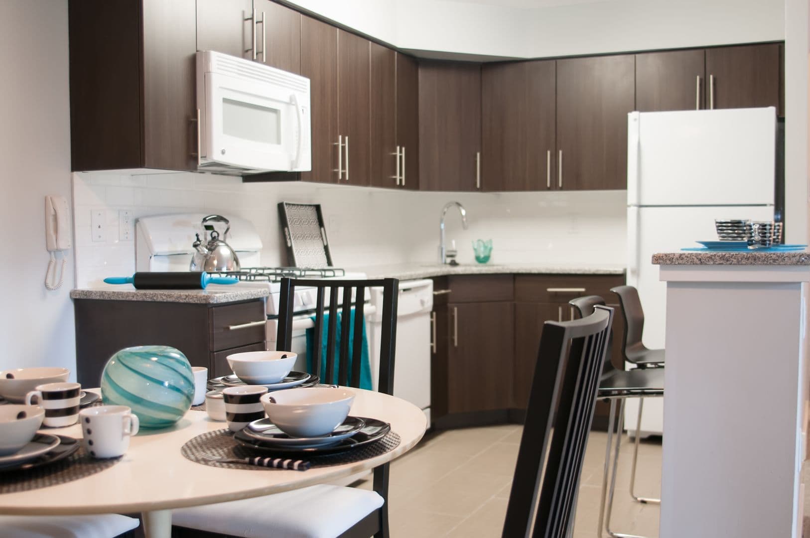 Claymont Apartment: 1000 Cedartree Ln