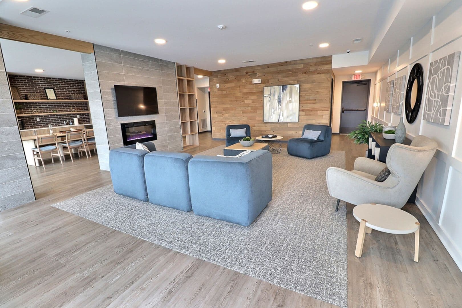 Lafayette Apartment: 475 South Street