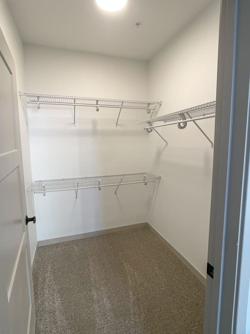Lafayette Apartment: 475 South Street