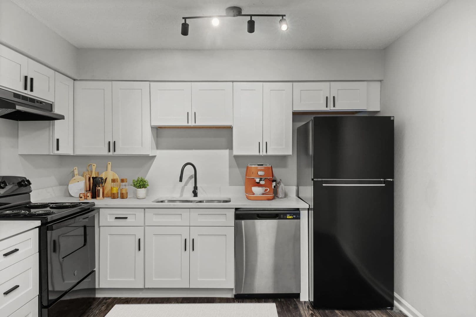 Hazelwood Apartment: 240 Chapel Ridge Dr.