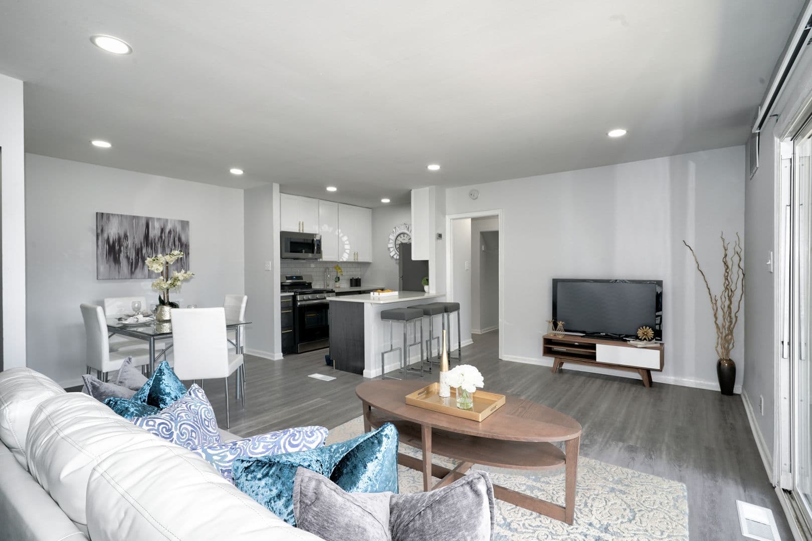 Claymont Apartment: 1000 Cedartree Ln
