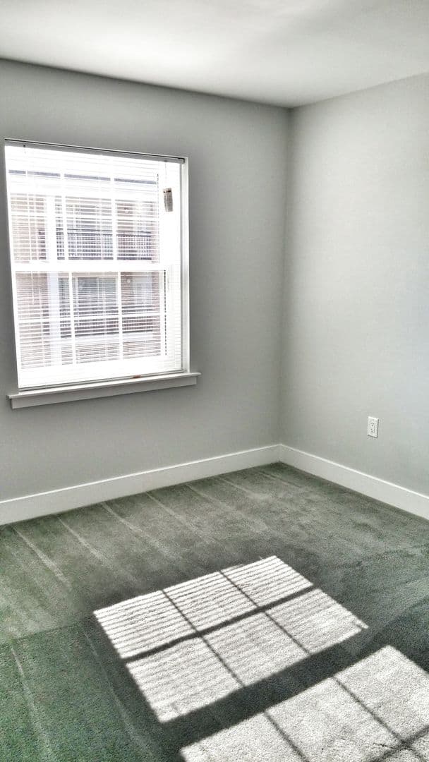 Claymont Apartment: 1000 Cedartree Ln
