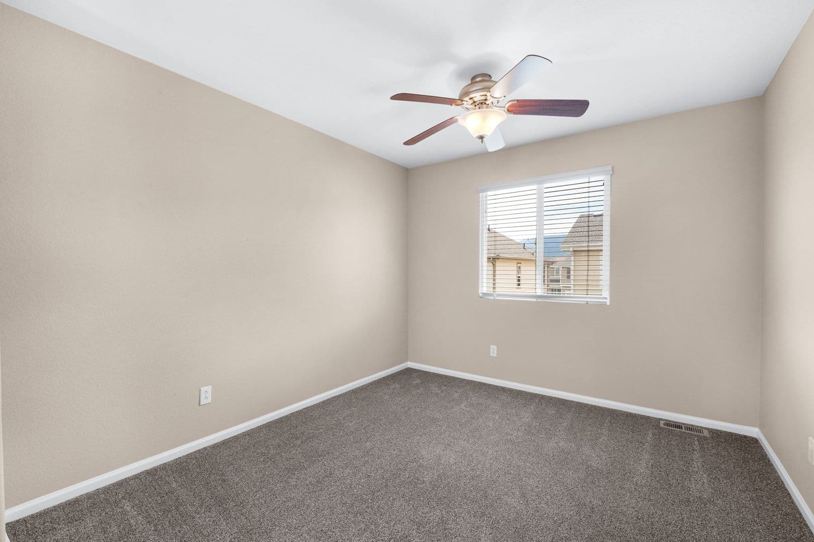 Monument House: 17624 Quarry Way