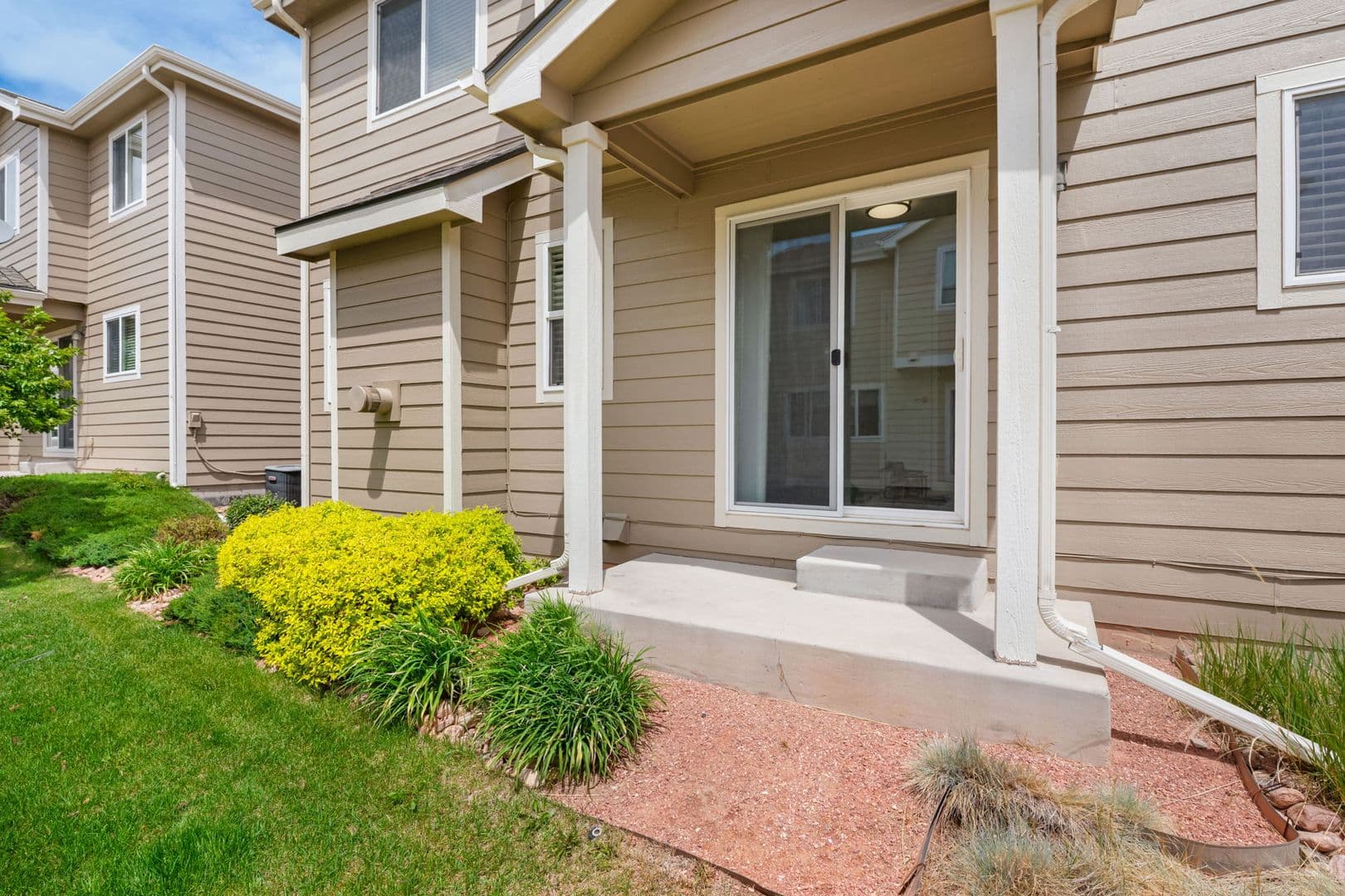 Monument House: 17624 Quarry Way