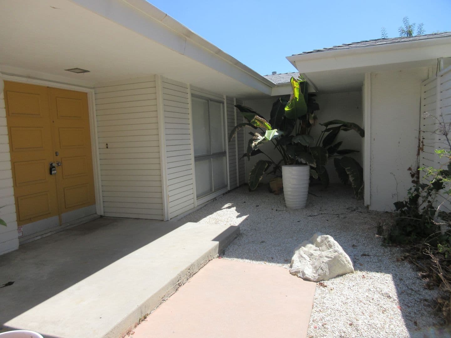 Woodland Hills House: 24300 Hatteras Street