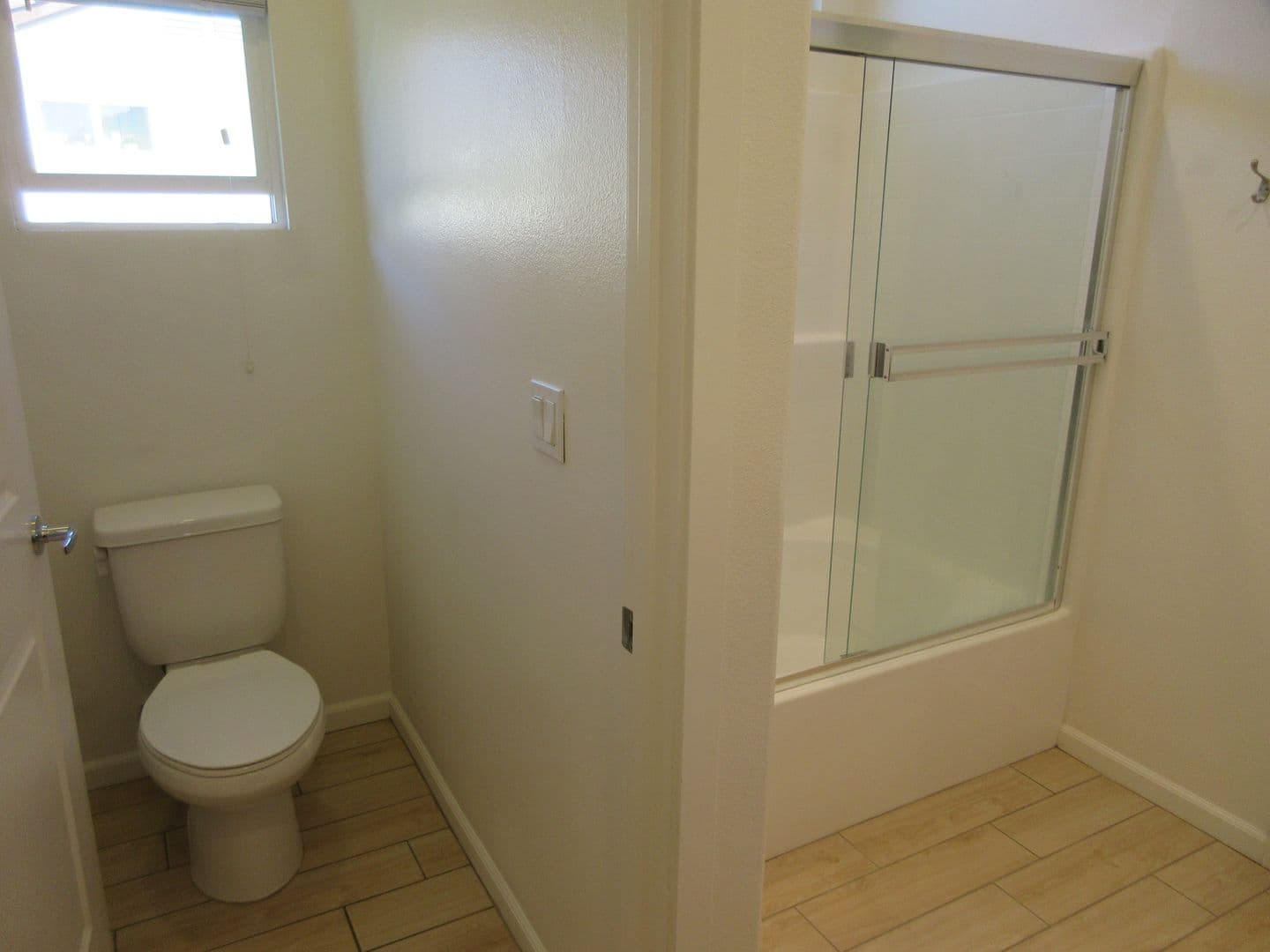Van Nuys House: 7610 N Honor Way