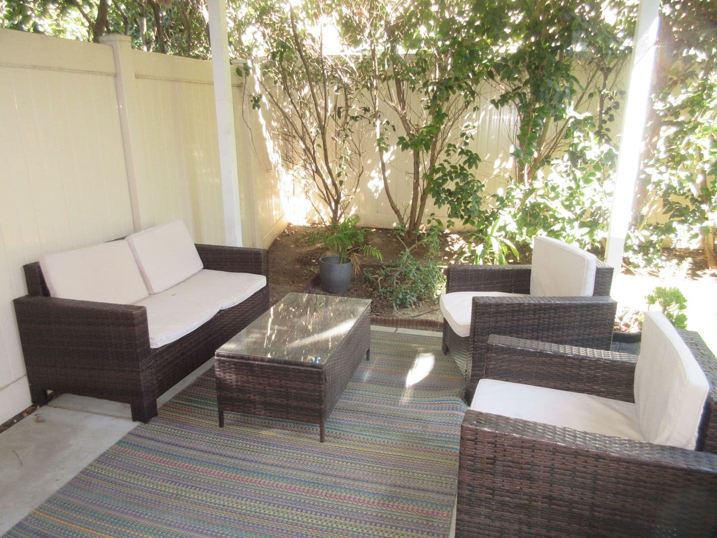 Van Nuys House: 7610 N Honor Way