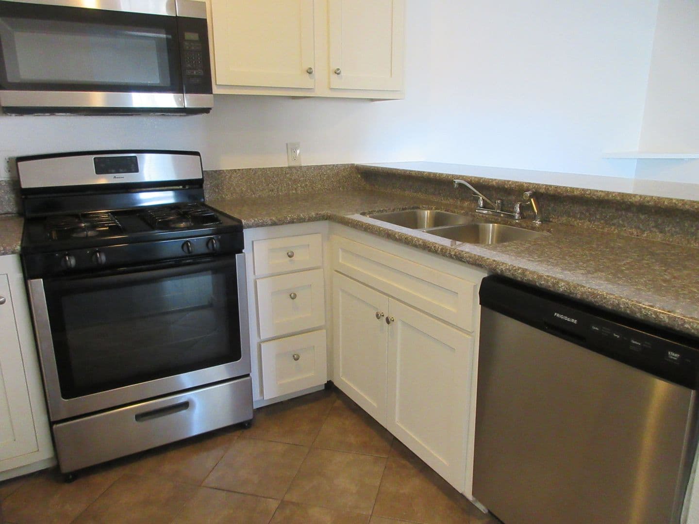 Granada Hills House: 10636 Woodley Avenue #34