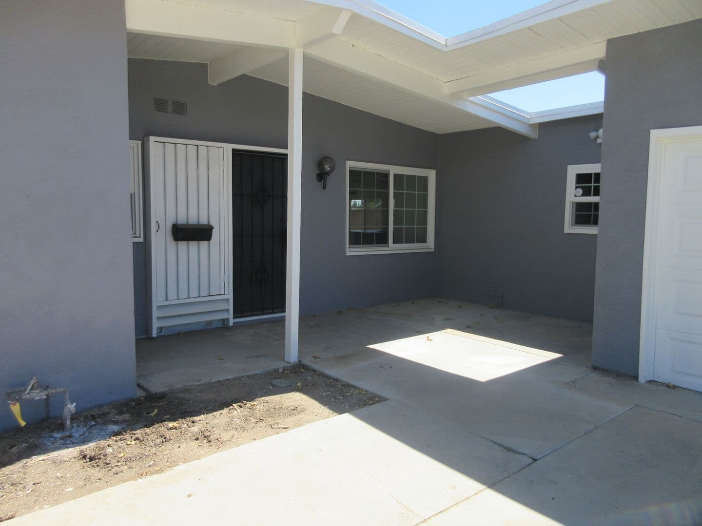 Granada Hills House: 10818 Paso Robles Avenue
