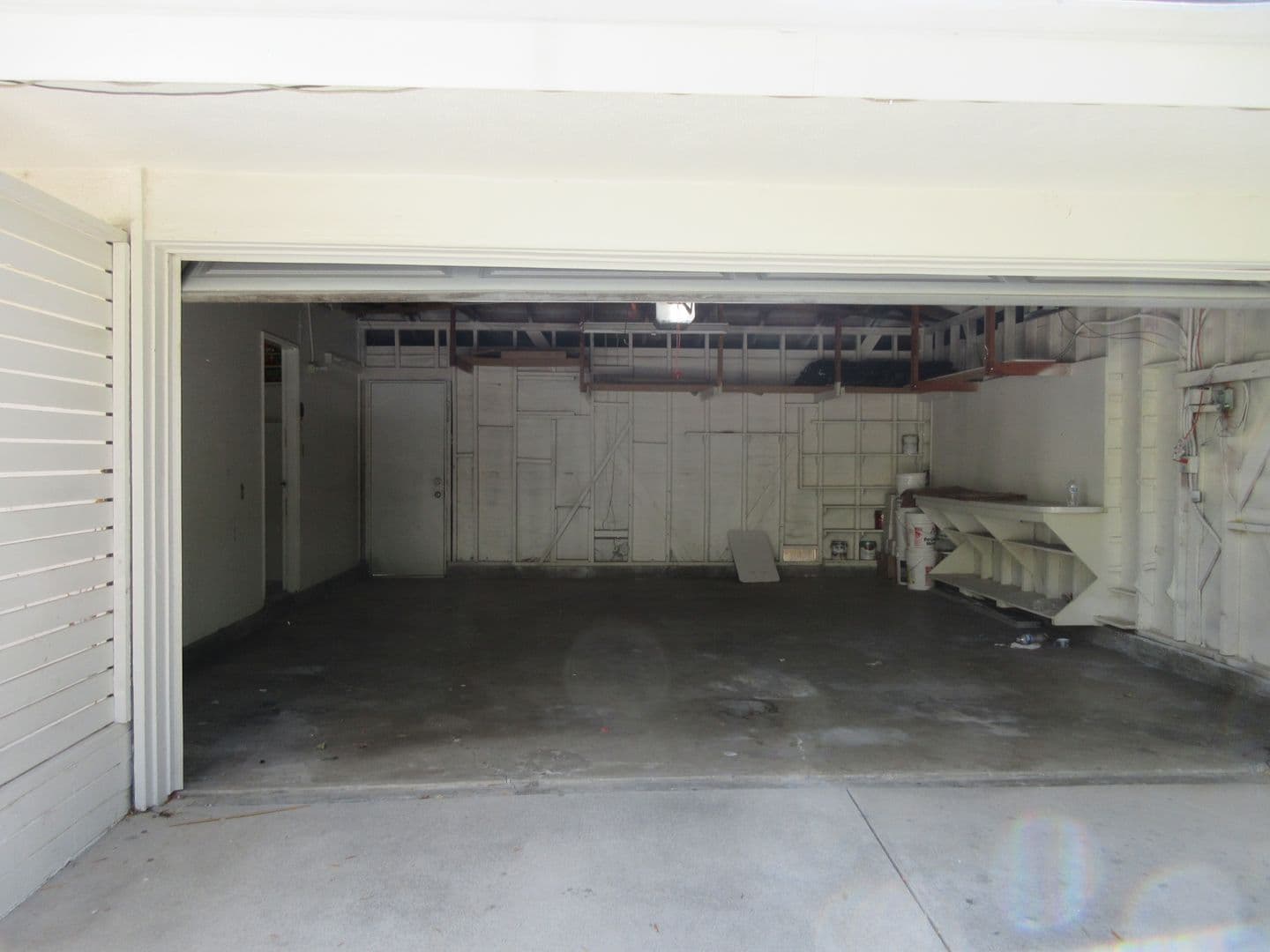 Woodland Hills House: 24300 Hatteras Street