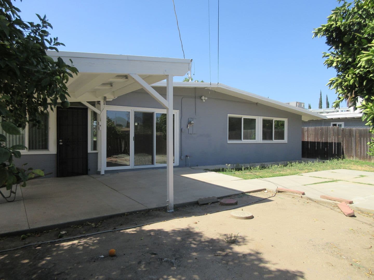 Granada Hills House: 10818 Paso Robles Avenue