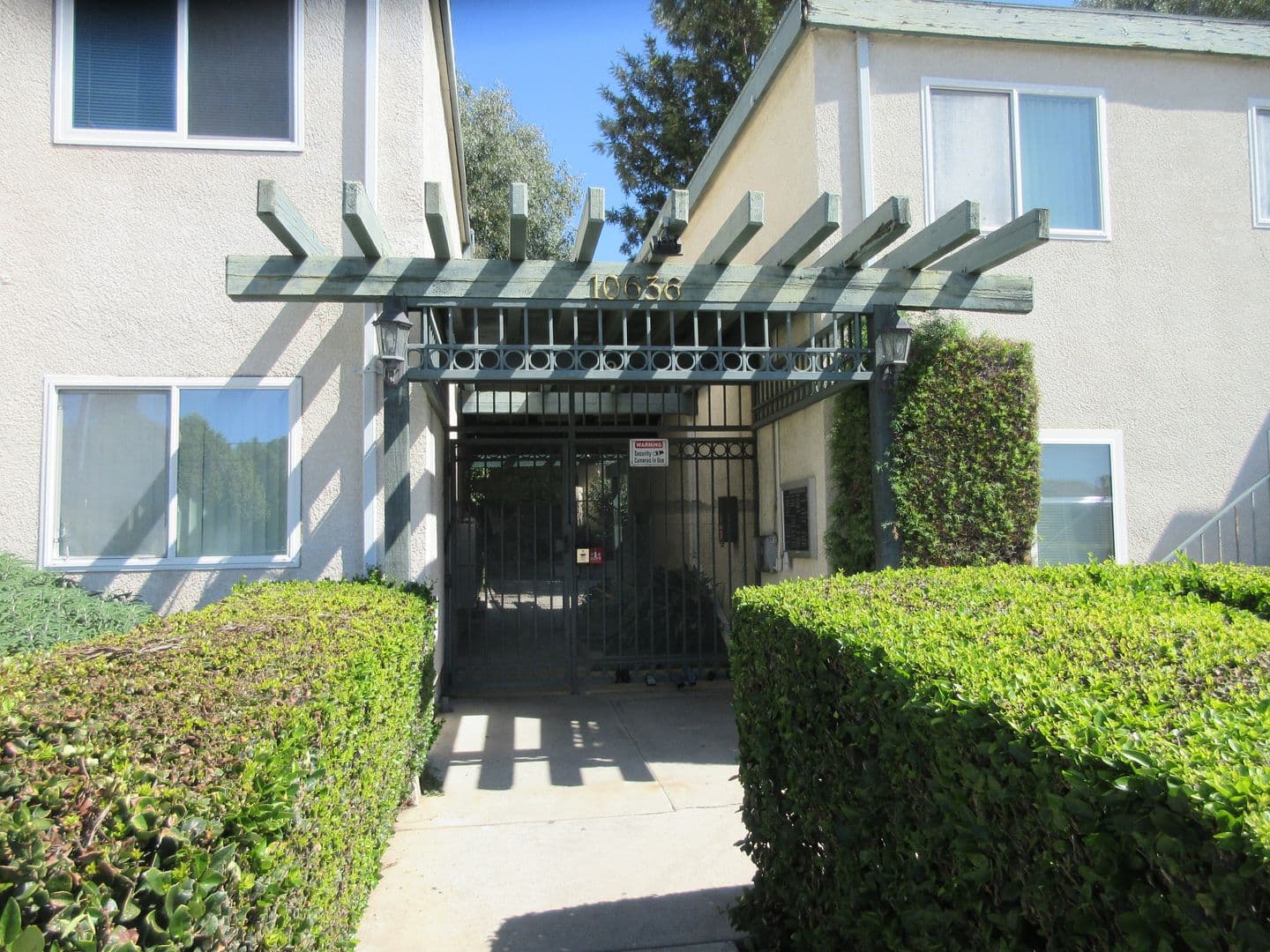 Granada Hills House: 10636 Woodley Avenue #34