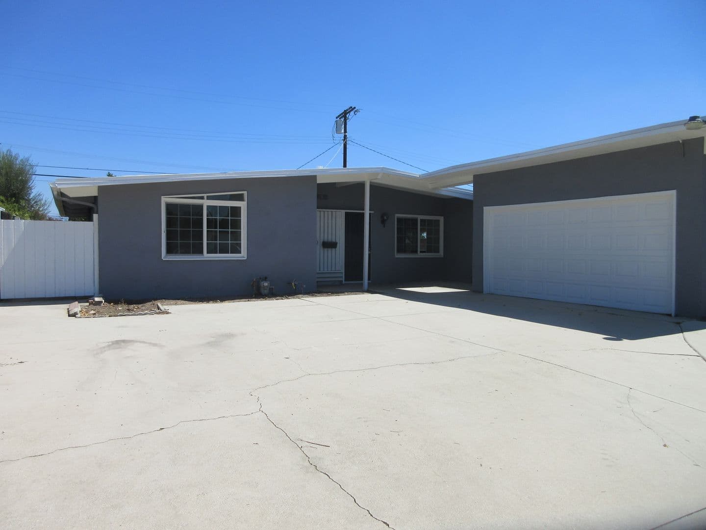 Granada Hills House: 10818 Paso Robles Avenue