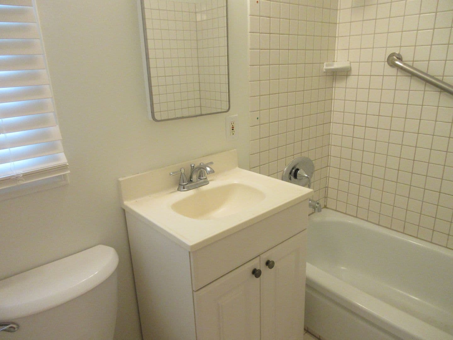 Granada Hills House: 10818 Paso Robles Avenue