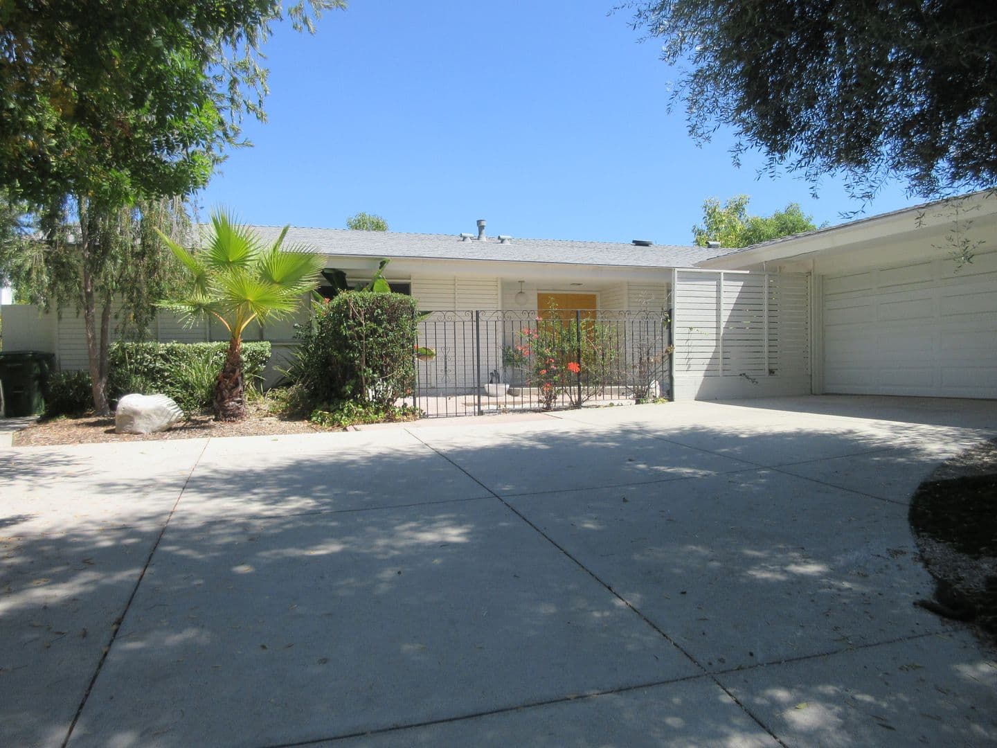 Woodland Hills House: 24300 Hatteras Street