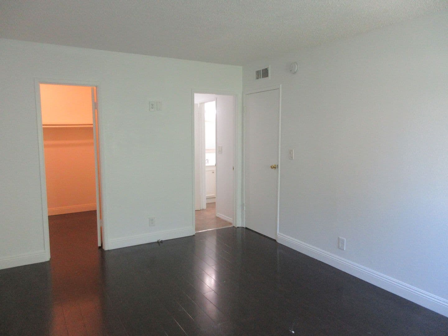Granada Hills House: 10636 Woodley Avenue #34