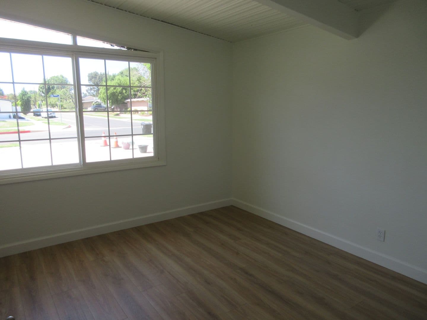 Granada Hills House: 10818 Paso Robles Avenue