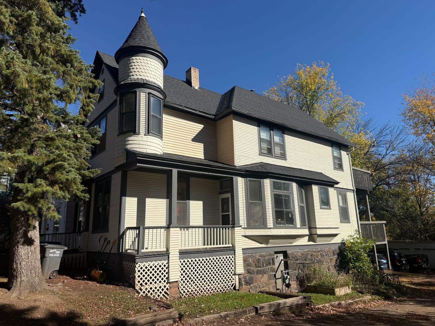 Duluth House: 1822 Greysolon Road