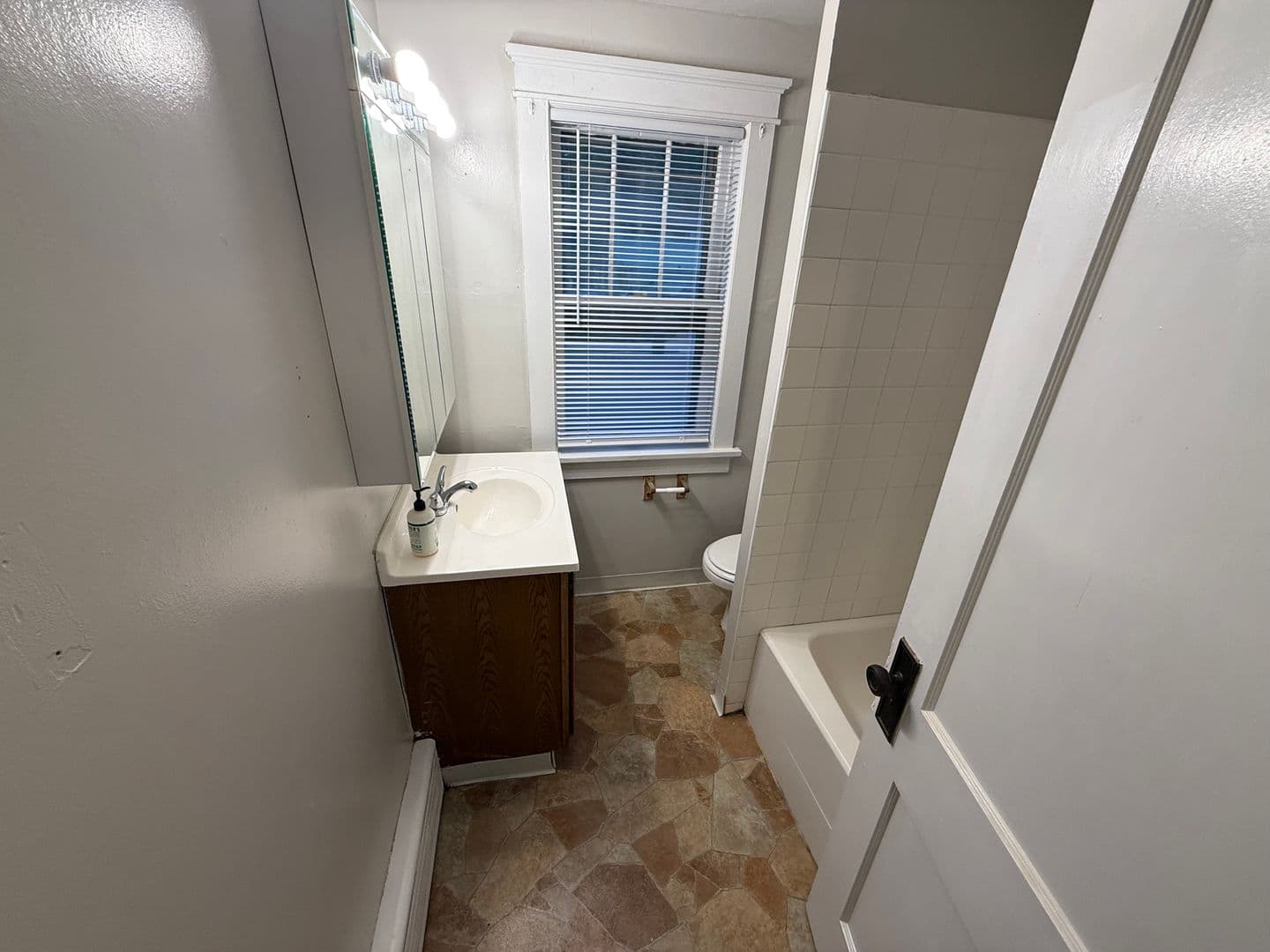 Duluth House: 1528 E 8th St