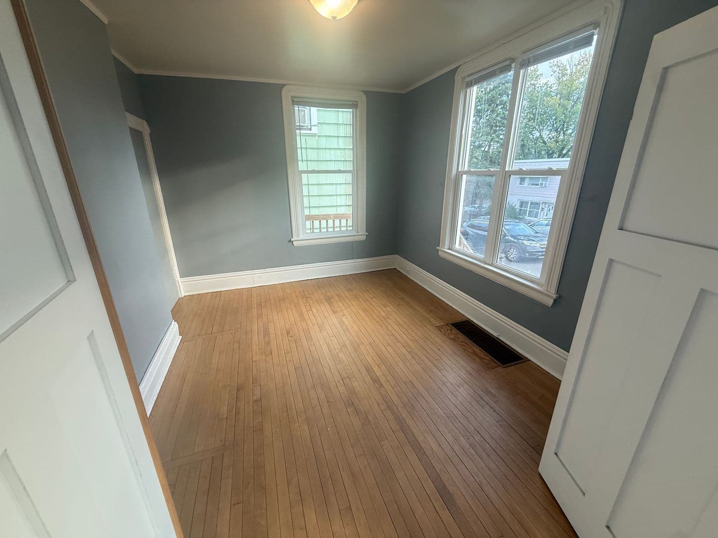 Duluth House: 902 East 4th St