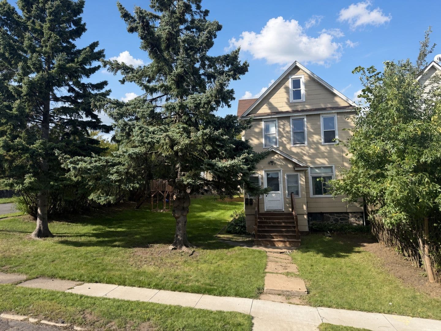 Duluth Apartment: 2821 Wicklow Street