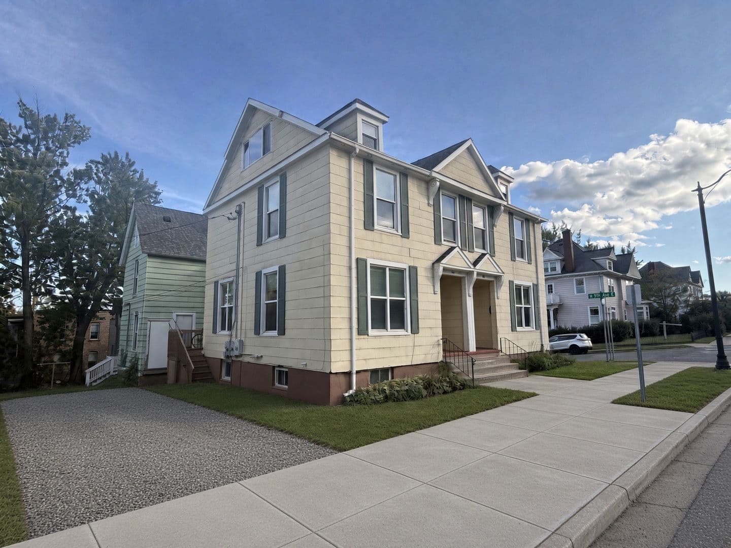 Duluth House: 902 East 4th St