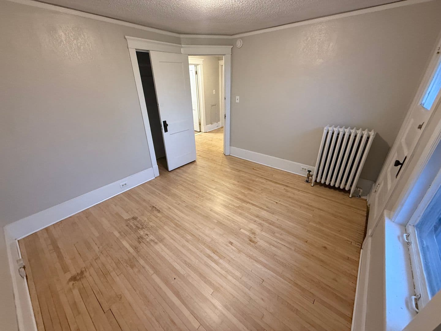 Duluth House: 1528 E 8th St