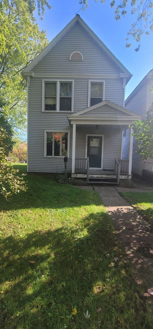 Duluth House: 1212 E 2nd St
