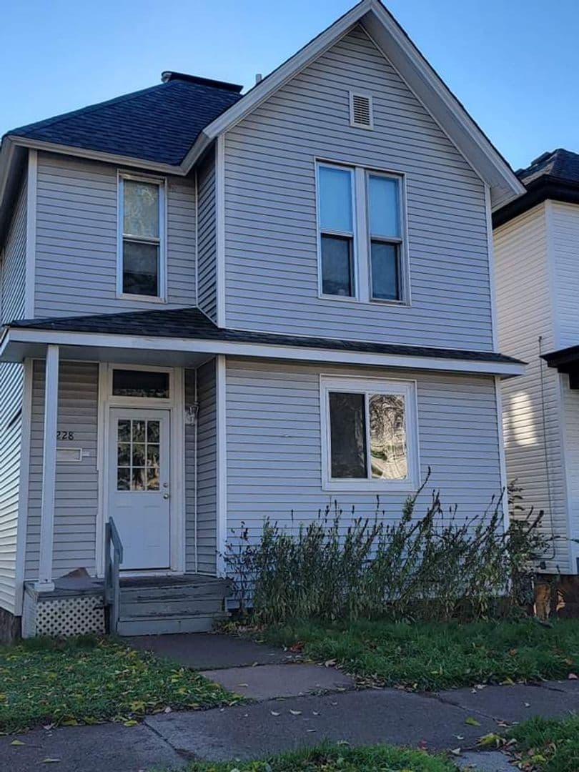 Duluth House: 1228 East 3rd Street