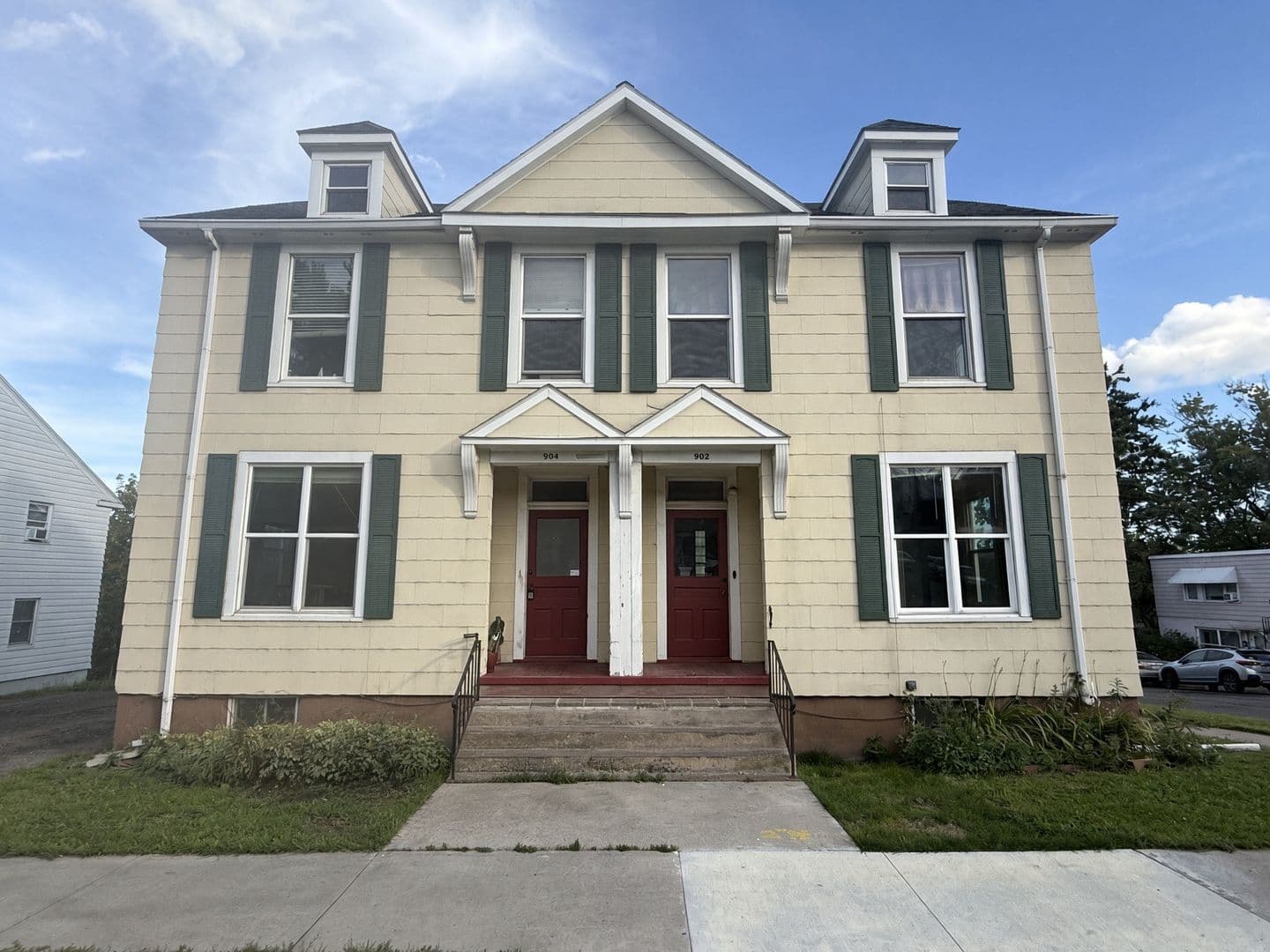 Duluth House: 902 East 4th St
