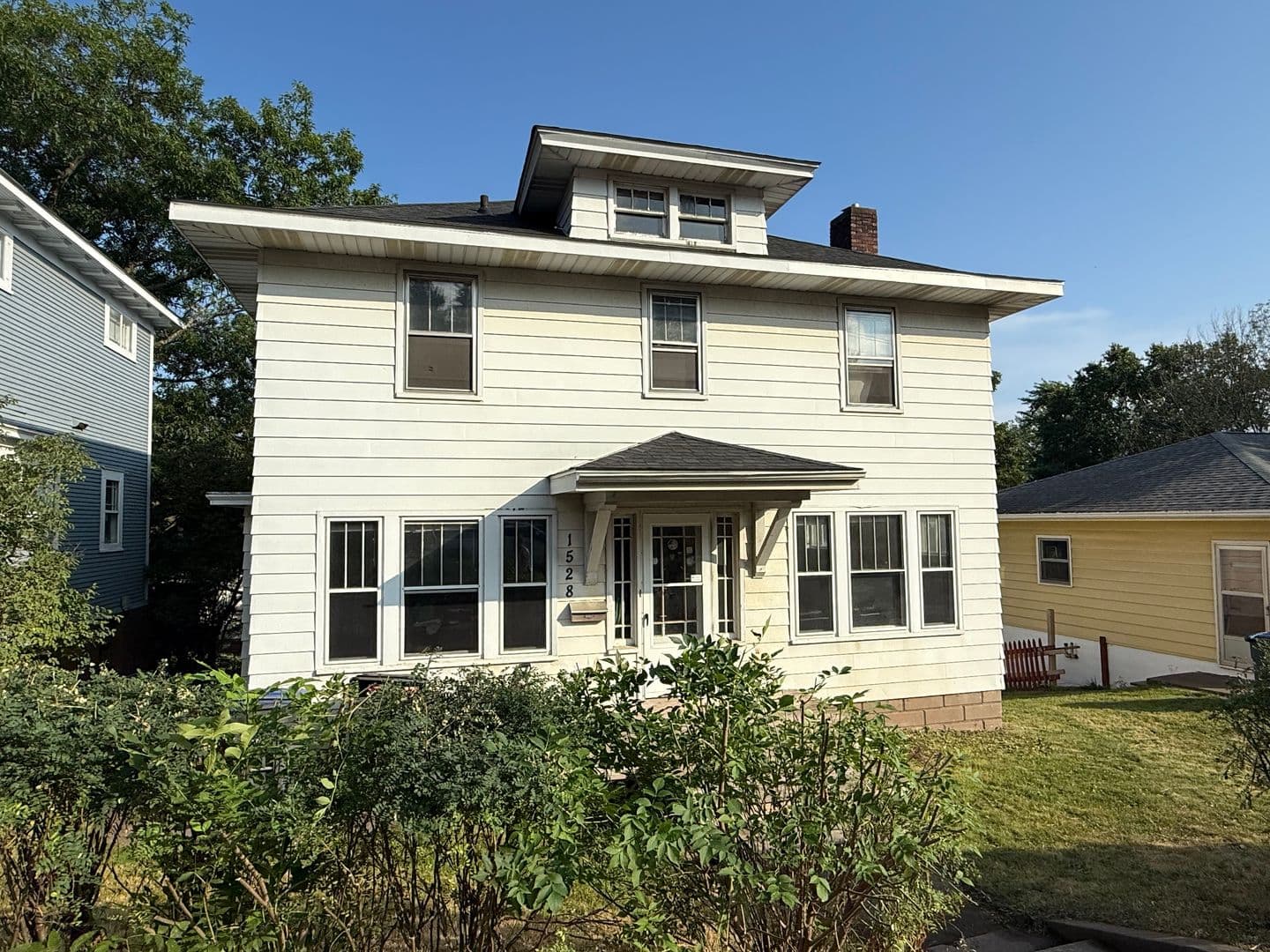 Duluth House: 1528 E 8th St