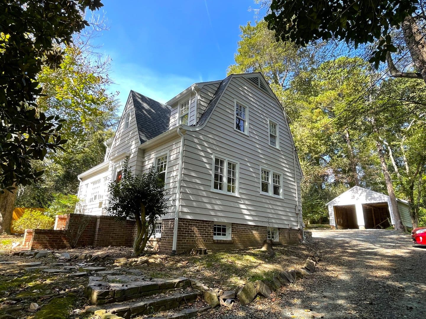 Chapel Hill House: 300 Chase Avenue