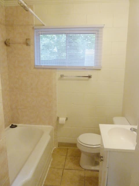 Chapel Hill House: 210 Andrews Lane