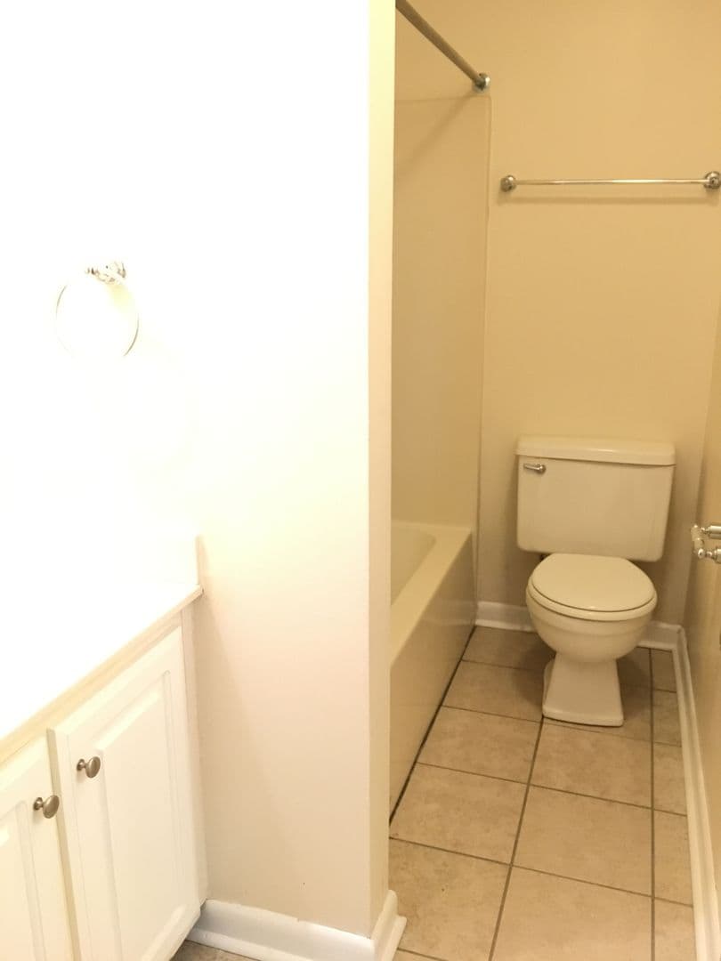 Chapel Hill House: 211 Church St. Unit A4