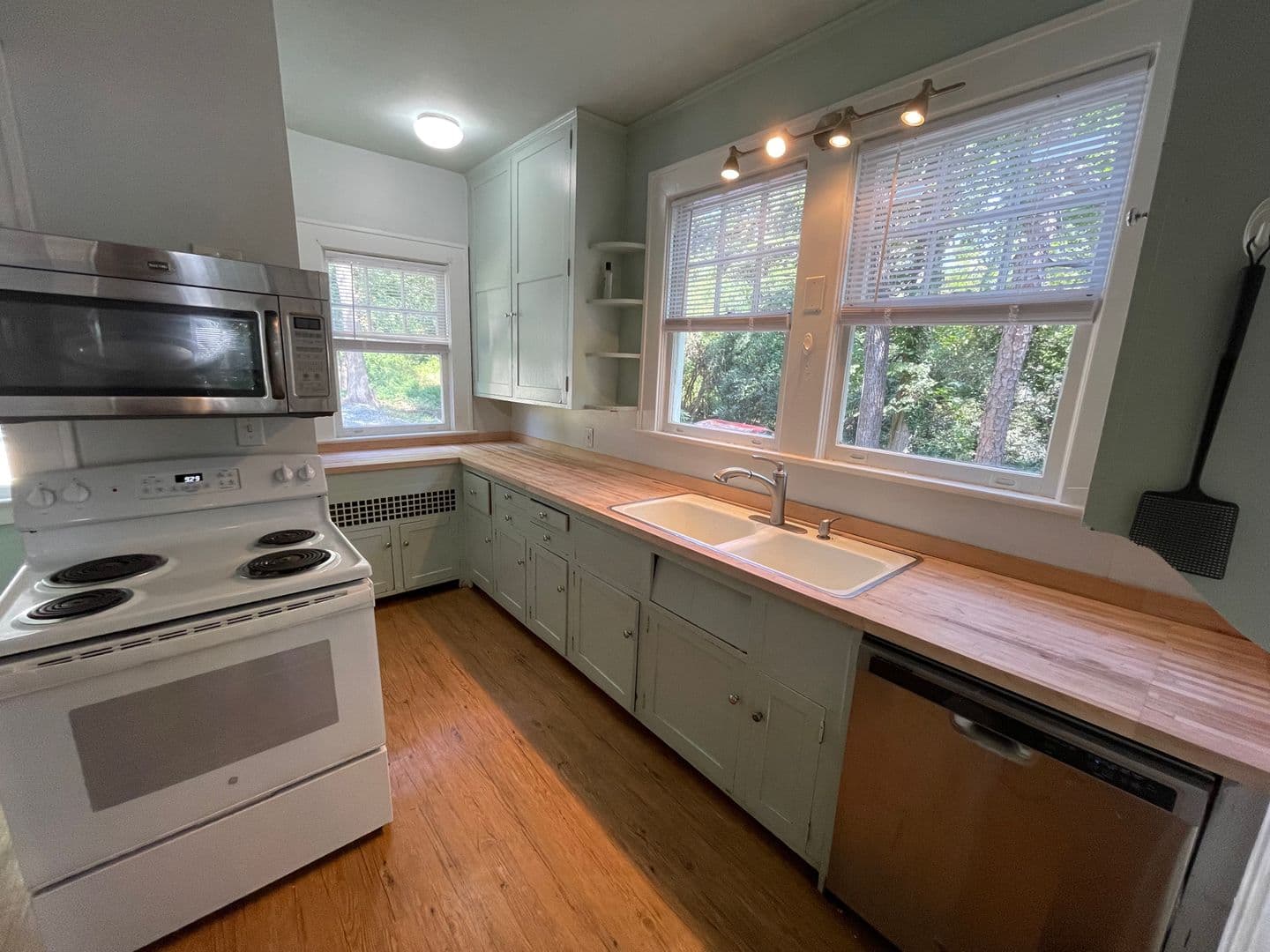 Chapel Hill House: 300 Chase Avenue