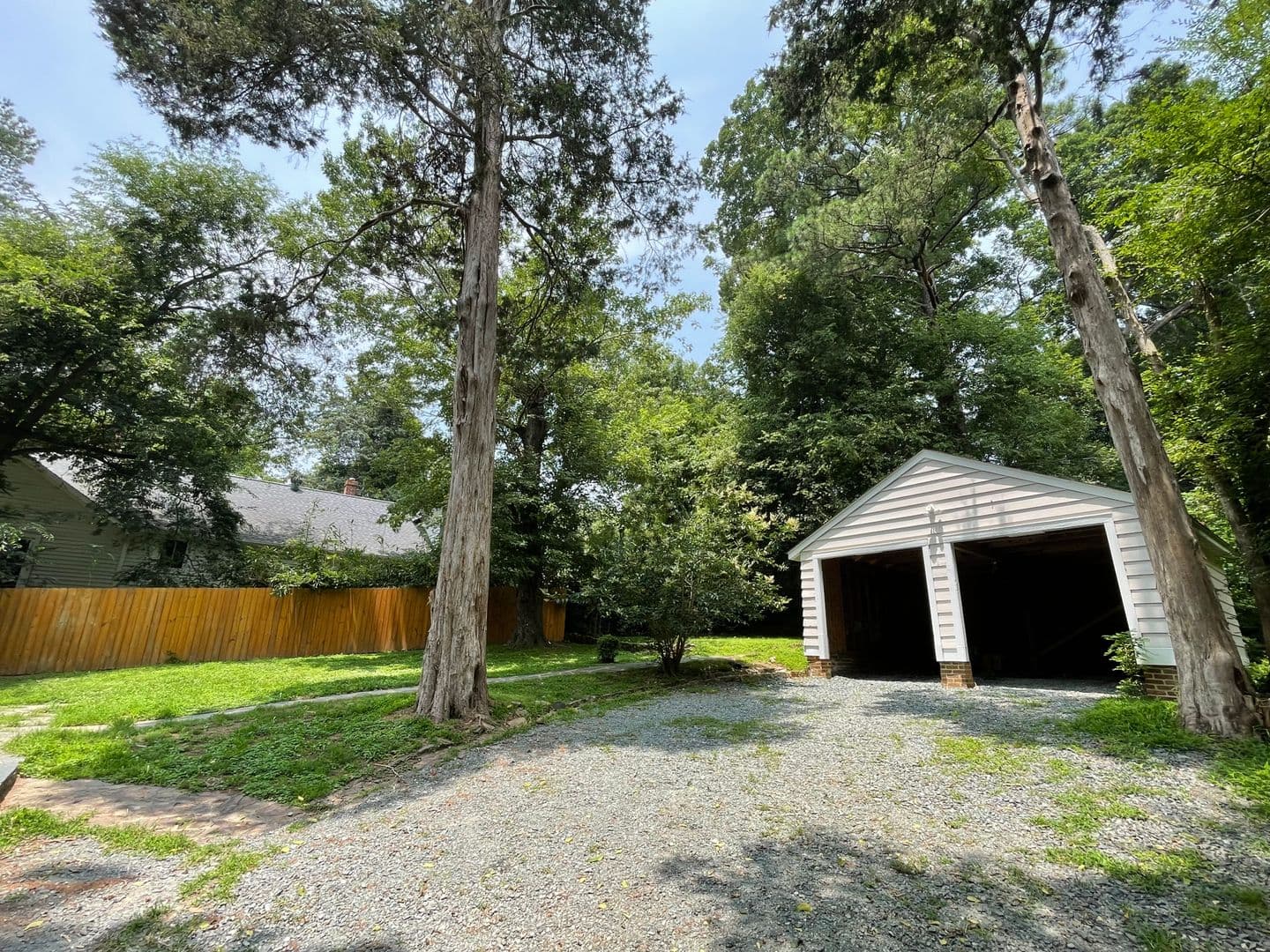 Chapel Hill House: 300 Chase Avenue